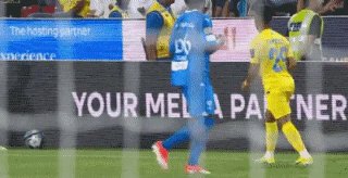 mk体育-C罗吃红牌，对裁判抬起拳头又放下，利雅得胜利出局