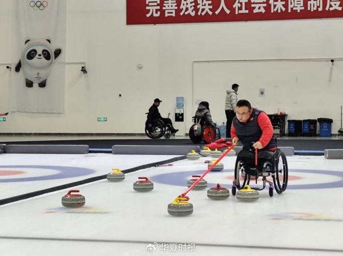 mk体育官网-冰上逐梦正当时，中国残疾人运动员全力备战米兰冬残奥会|轮椅冰壶|AC米兰|冰壶|冰球|冰球队_新浪体育_新浪新闻