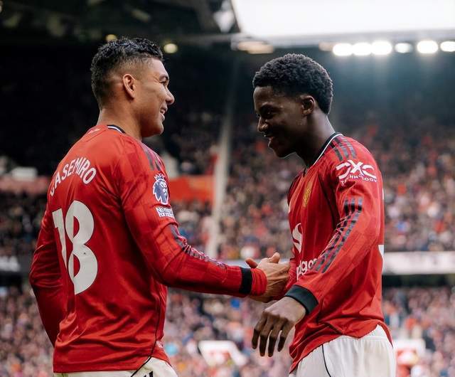 mk体育官方网站-合同仅剩3个月 曼联愿续约34岁胖虎 球迷高喊“再踢1年”挽留