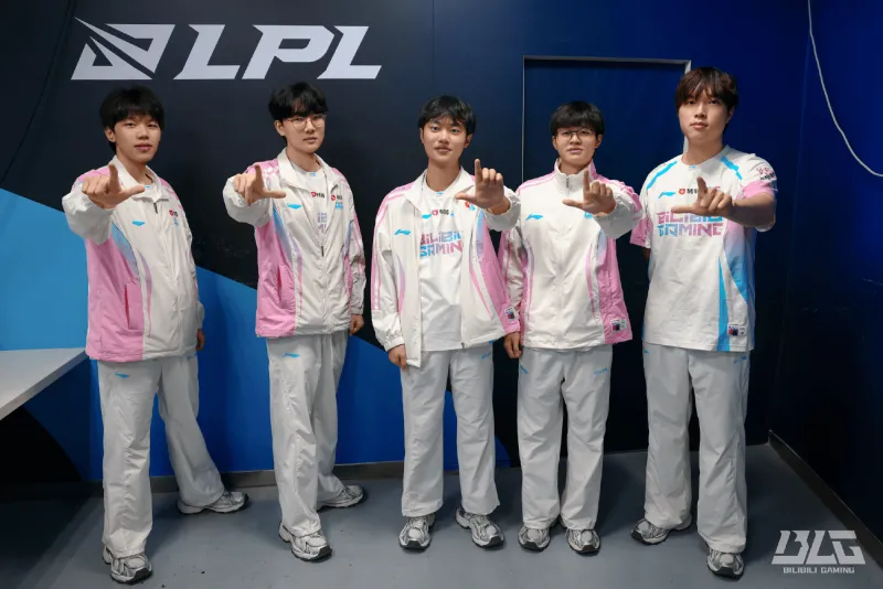 mk体育-战胜WBG后，BLG发布队员合影：继续精进！